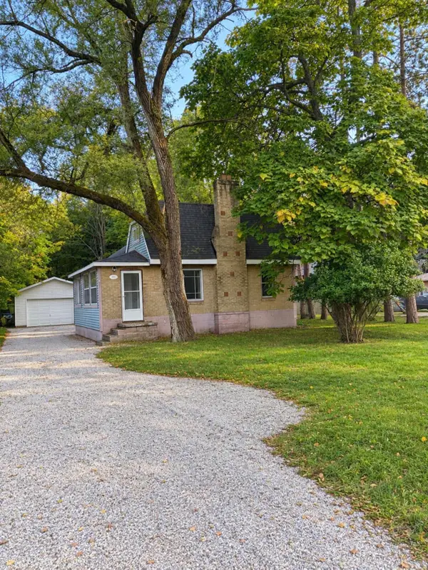 569 Porter Road, Norton Shores, MI 49441