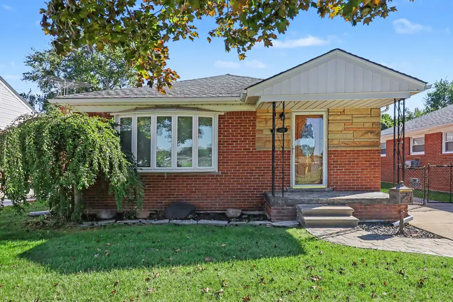 9351 Laurence Avenue, Allen Park, MI 48101 - #2