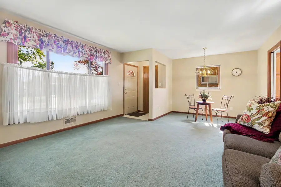 9885 Milburn Street, Livonia, MI 48150 - #3