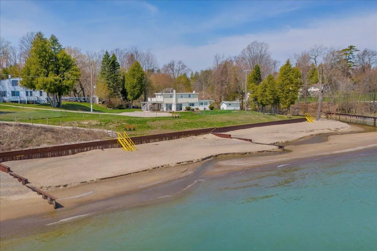 7226 Lakeview Drive, Lexington, MI 48450 - #1