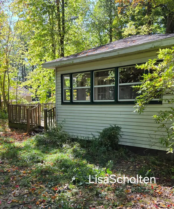 5998 Lincoln Street, Coloma, MI 49038