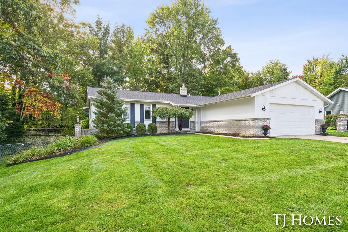 2472 Appleton Drive Ne, Grand Rapids, MI 49525 - #1