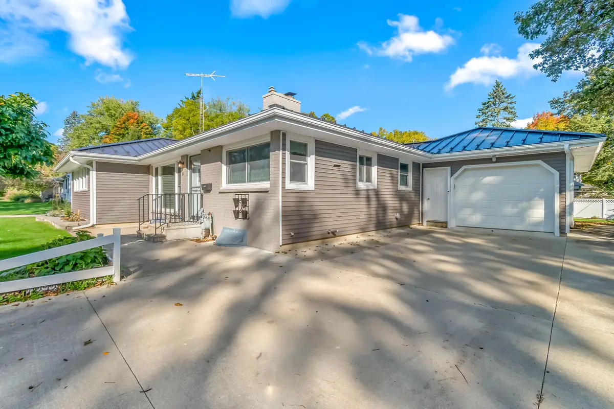 31 W Hallett Street, Hillsdale, MI 49242 - #1