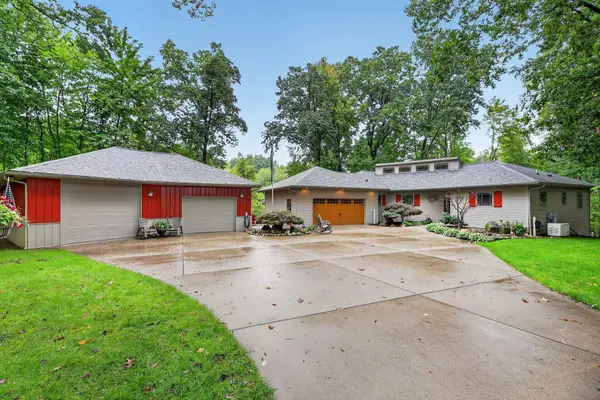 326 Midlakes Boulevard, Plainwell, MI 49080
