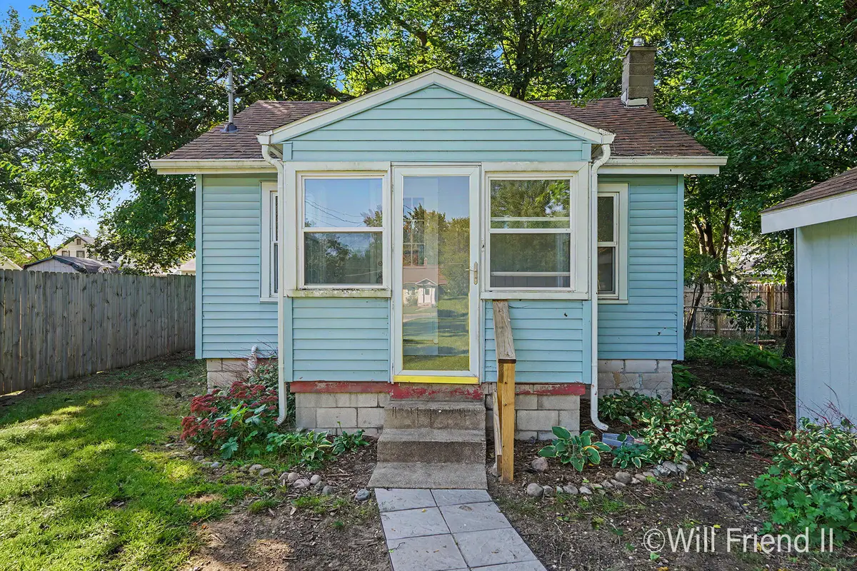 36 34th Street Se, Wyoming, MI 49548 - #1