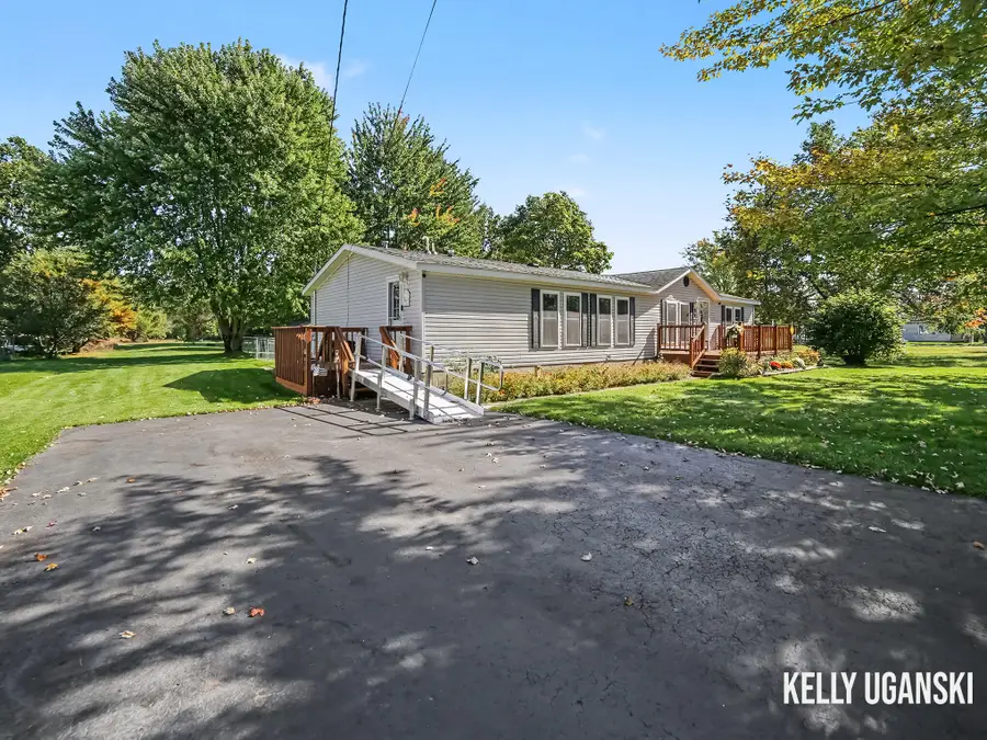 880 S Wolf Lake Road, Muskegon, MI 49442 - #3