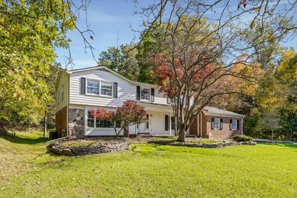 34284 Thornbrook Street, Farmington Hills, MI 48335