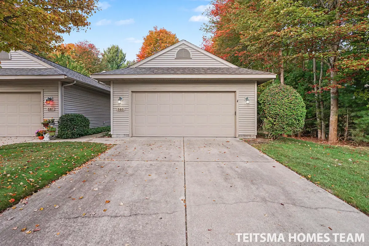 565 Tournament Circle, Norton Shores, MI 49444 - #1