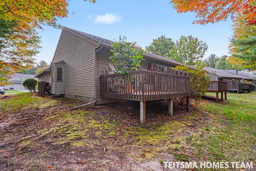 565 Tournament Circle, Norton Shores, MI 49444 - #3
