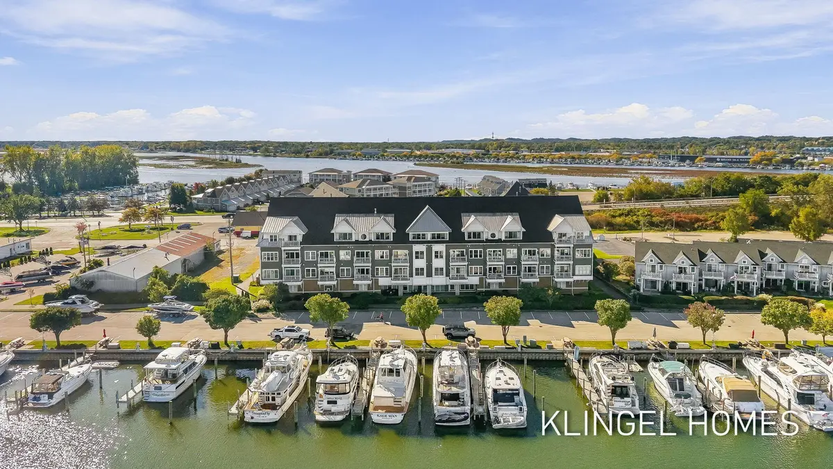 917 W Savidge Street #9, Spring Lake, MI 49456 - #1