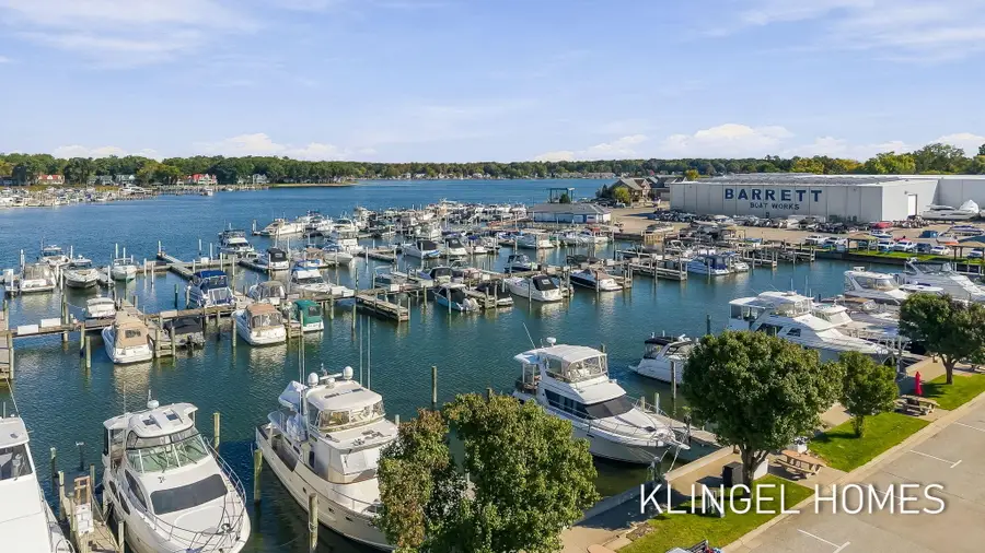 917 W Savidge Street #9, Spring Lake, MI 49456 - #2