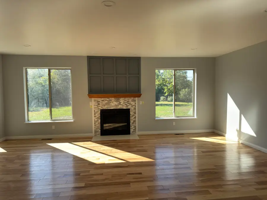 5496 Nathan E, Sterling Heights, MI 48310 - #3