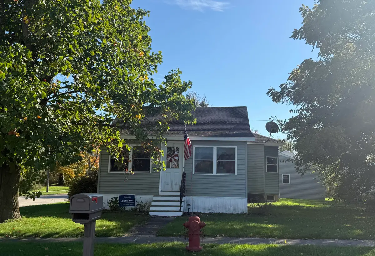 196 E 1st Street, Vermontville, MI 49096 - #1
