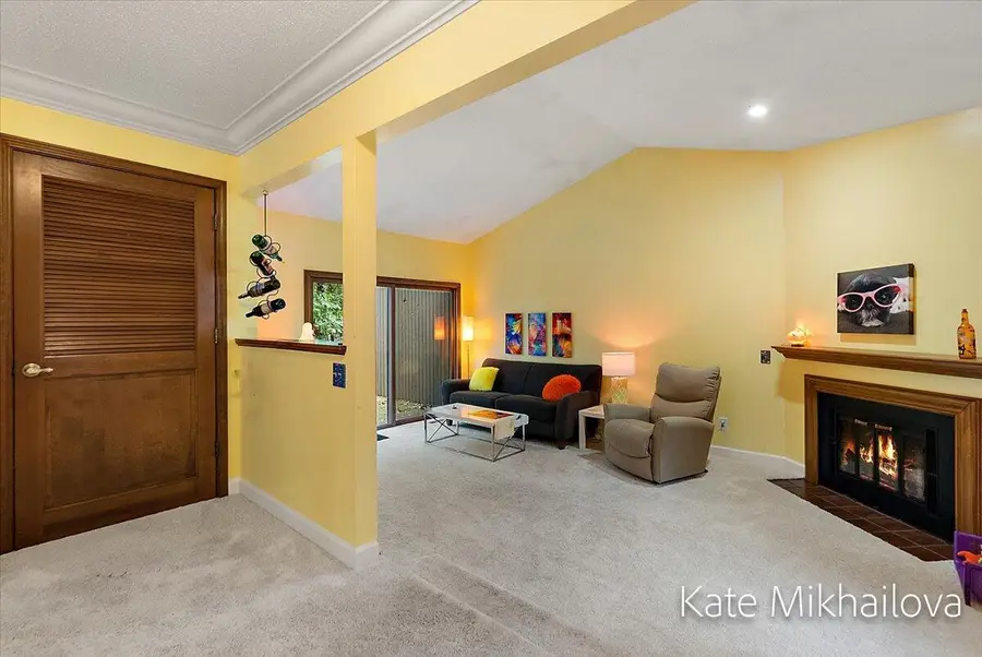 2411 Highpointe Drive, Kalamazoo, MI 49008 - #2