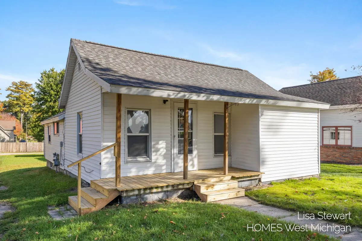 302 W Superior Street, Wayland, MI 49348 - #1