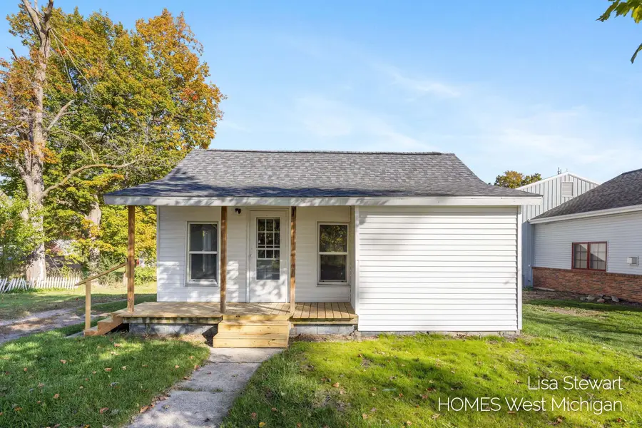 302 W Superior Street, Wayland, MI 49348 - #2