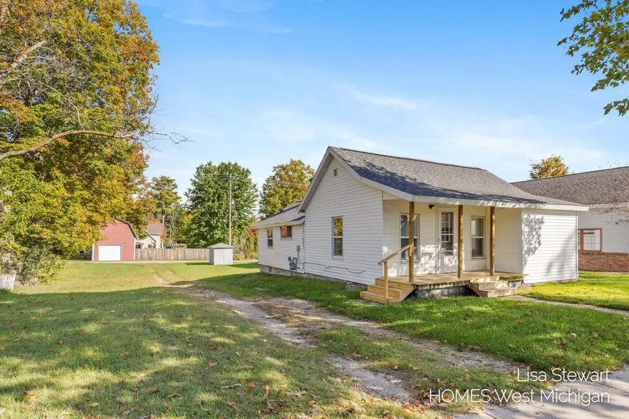 302 W Superior Street, Wayland, MI 49348 - #3