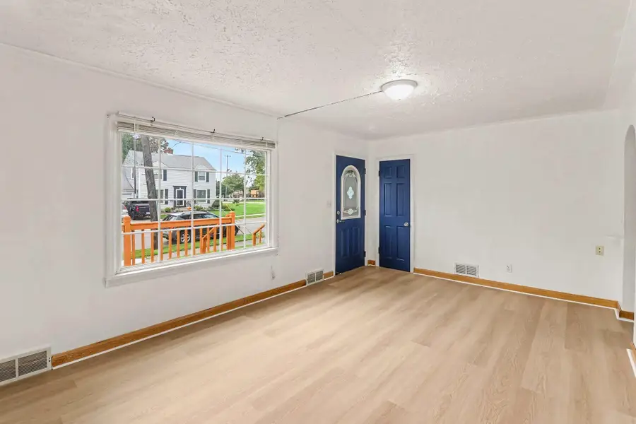 828 N Francis Avenue, Lansing, MI 48912 - #2