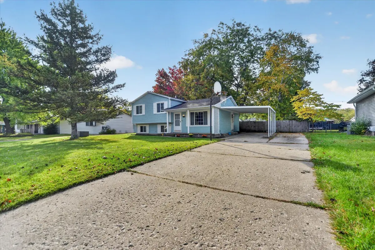 340 Oakwood Lane, Perry, MI 48872 - #1