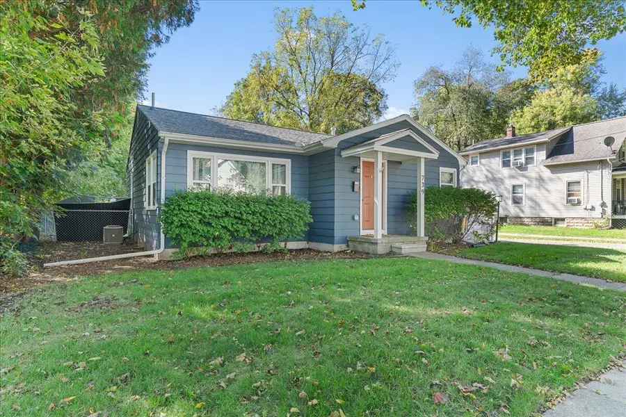739 Randolph Street, Jackson, MI 49203 - #3