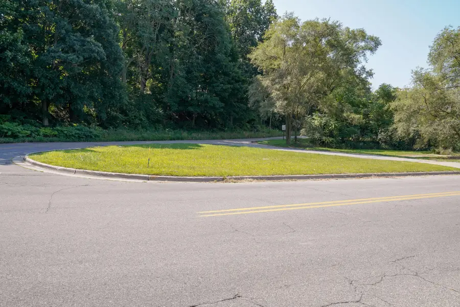 300 W Empire Avenue, Benton Harbor, MI 49022 - #2
