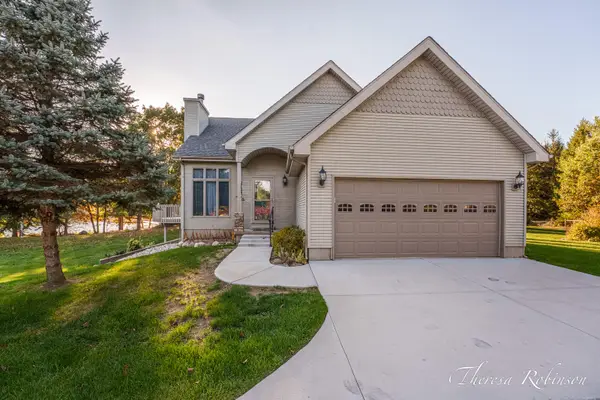 11475 Sandy Bottom Road Ne, Rockford, MI 49341