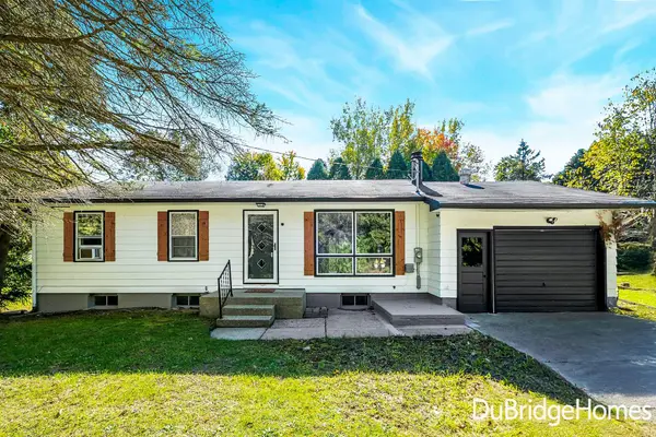 9691 Wolven Avenue Ne, Rockford, MI 49341