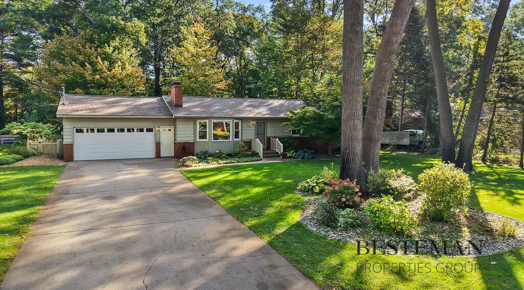 740 E Fennwood Circle, Muskegon, MI 49445 - #1