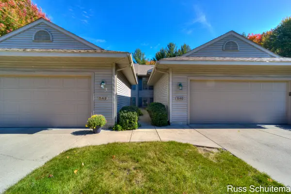 542 Tournament Circle, Norton Shores, MI 49444