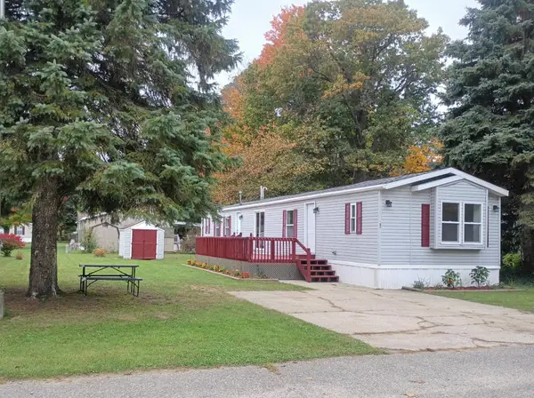 27 Locust Court, Muskegon, MI 49445