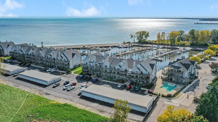 37512 Jefferson Avenue #303, Harrison Township, MI 48045 - #3