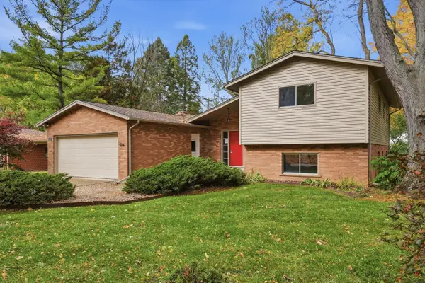 3607 Chatham Way, Ann Arbor, MI 48105