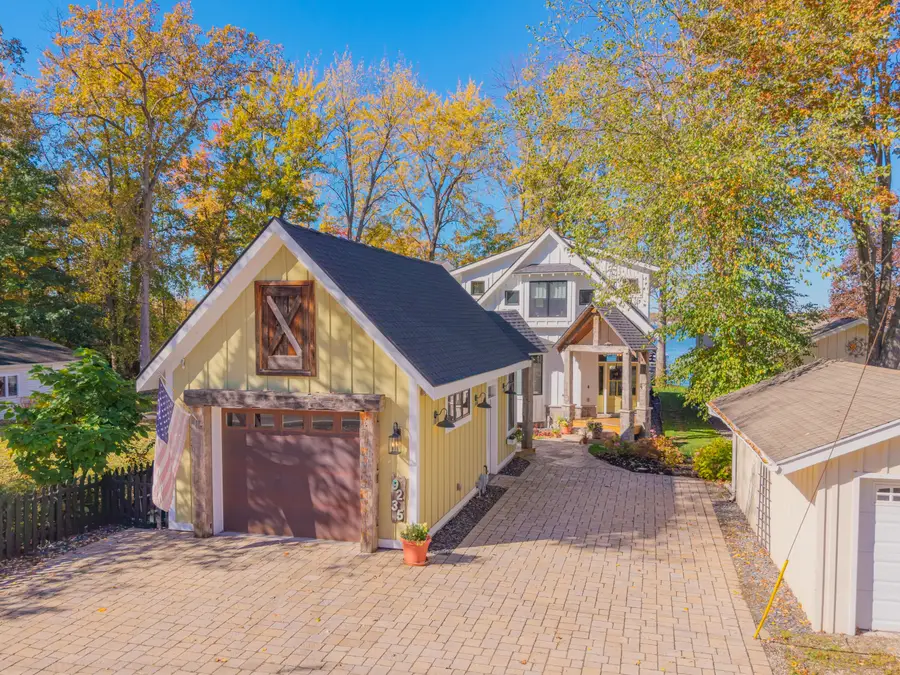9235 Mcgregor Road, Pinckney, MI 48169 - #2