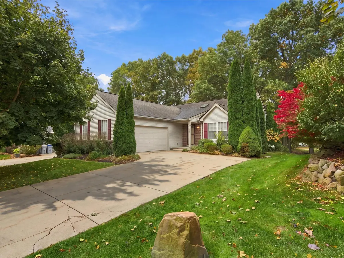 2730 Signature Circle, Pinckney, MI 48169 - #1