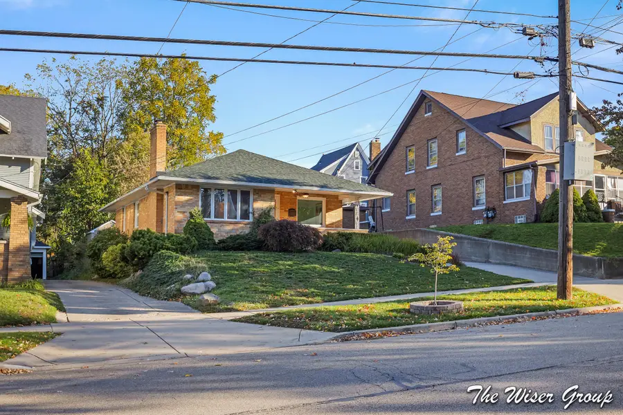 1105 4th Street Nw, Grand Rapids, MI 49504 - #2