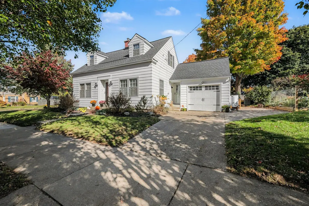 2050 Houseman Avenue Ne, Grand Rapids, MI 49505 - #1