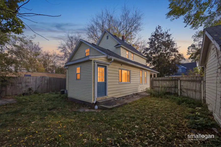 15 Gunnison Avenue Sw, Grand Rapids, MI 49504 - #2