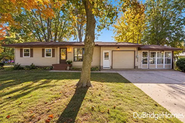 591 Fairway Drive Nw, Grand Rapids, MI 49534