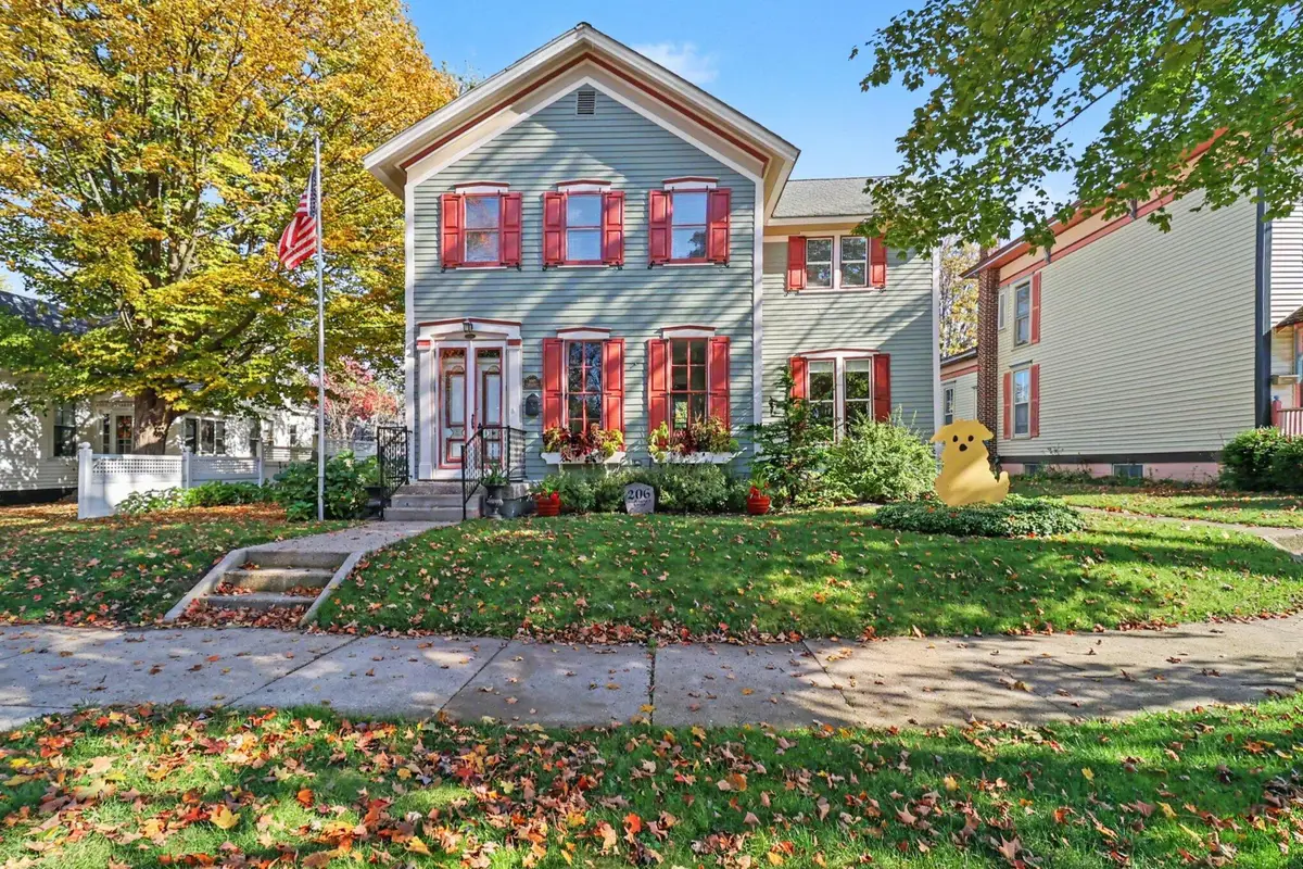 206 N Gaylord Avenue, Ludington, MI 49431 - #1
