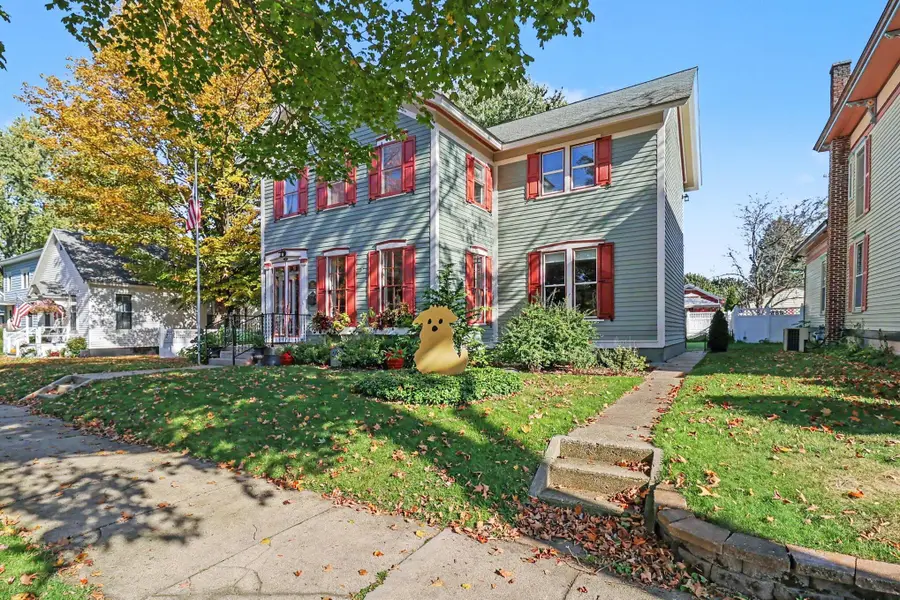 206 N Gaylord Avenue, Ludington, MI 49431 - #3