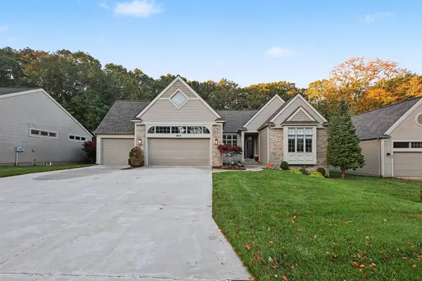 1911 Forest Glen Drive, Norton Shores, MI 49441