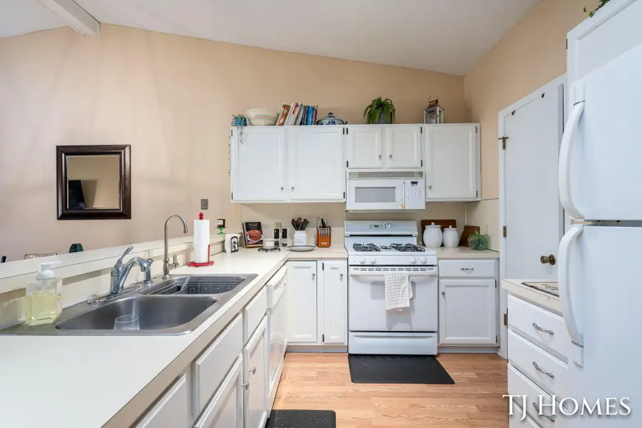 8775 Courtland Drive Ne, Rockford, MI 49341 - #2