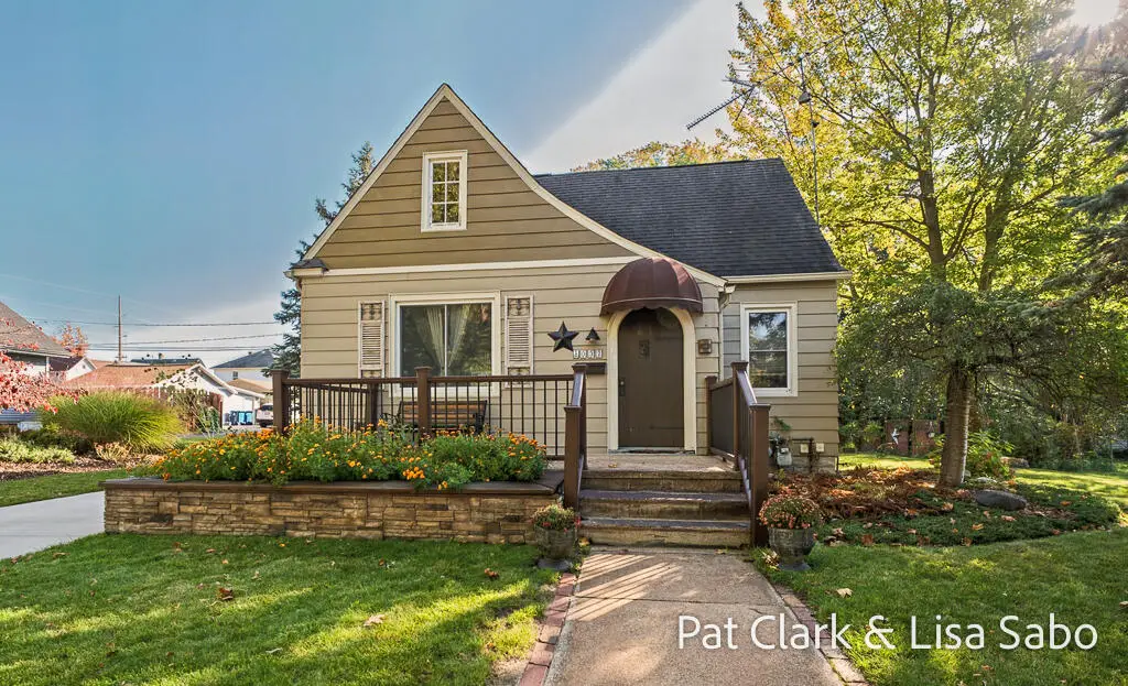1032 Columbus Avenue, Grand Haven, MI 49417 - #1