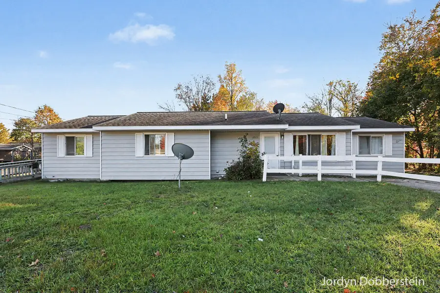 897 E Sternberg Road, Norton Shores, MI 49441 - #2