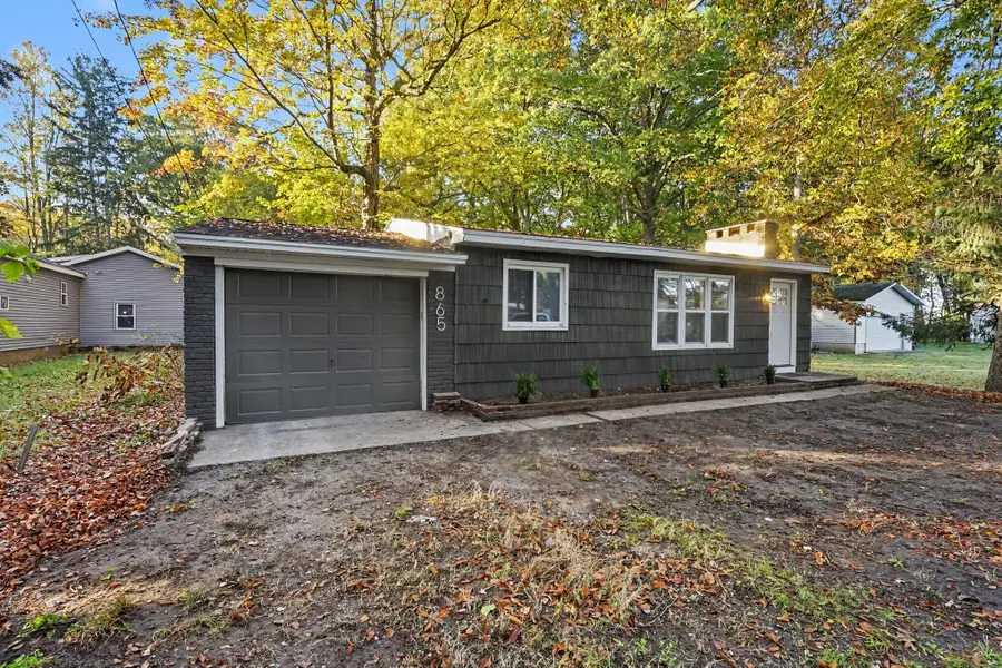 865 Petrie Avenue, Norton Shores, MI 49441 - #3