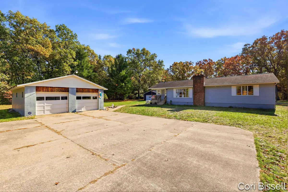 5885 E Summit Avenue, Fruitport, MI 49415 - #1