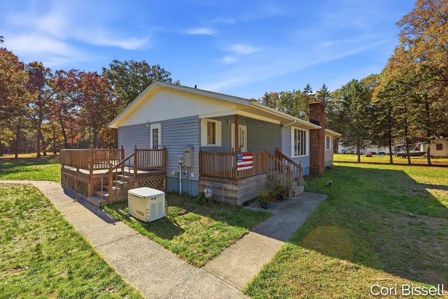 5885 E Summit Avenue, Fruitport, MI 49415 - #2