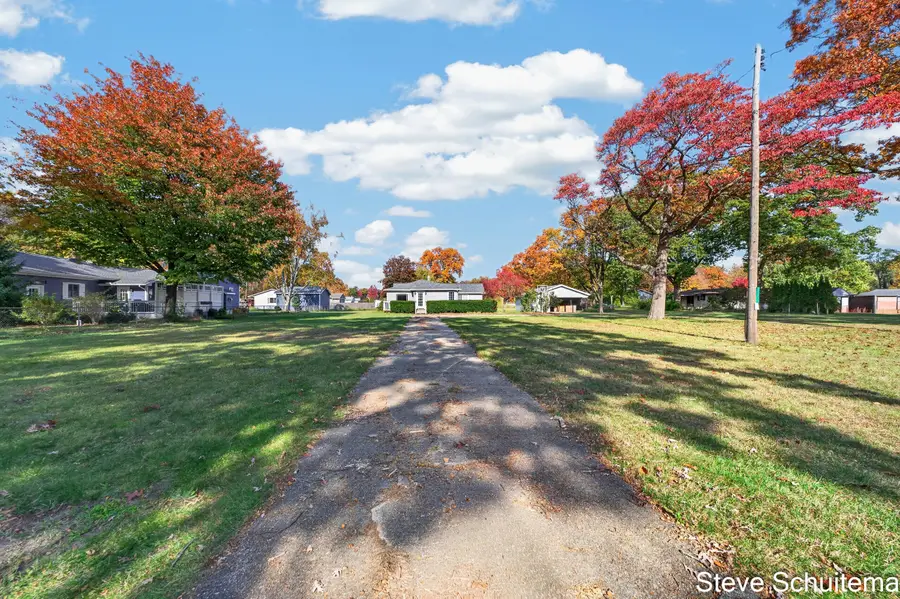 15469 Pruin Street, Spring Lake, MI 49456 - #3