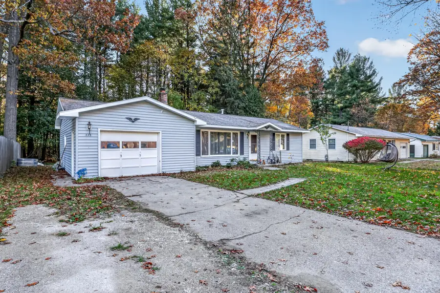 525 E Muskegon Avenue, Whitehall, MI 49461 - #2