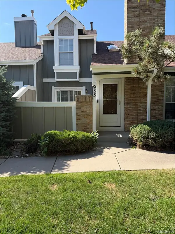 933 S Evanston Circle, Aurora, CO 80012